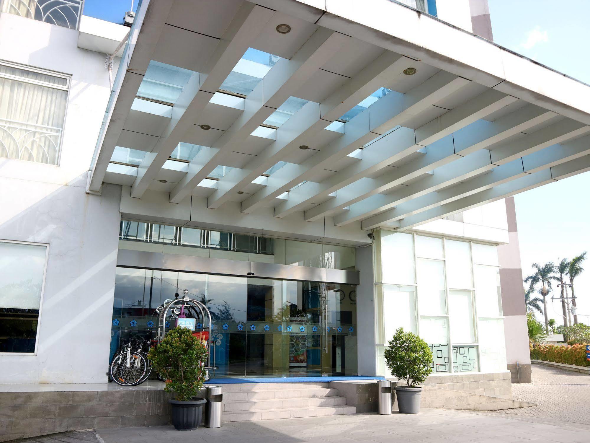 Hotel Brothers Biru Solo Baru Exterior foto