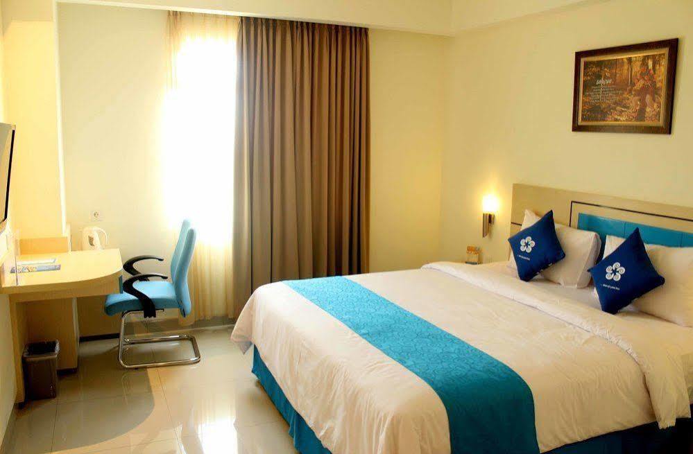Hotel Brothers Biru Solo Baru Exterior foto